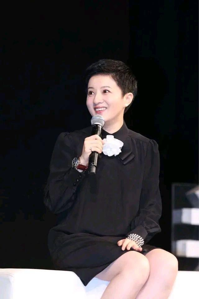 “国民闺女”金铭，9岁红遍全国、18岁考上北大，如今怎么样了？