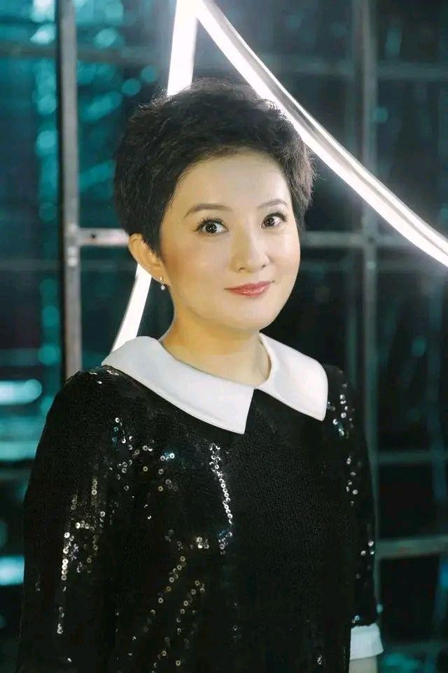 “国民闺女”金铭，9岁红遍全国、18岁考上北大，如今怎么样了？