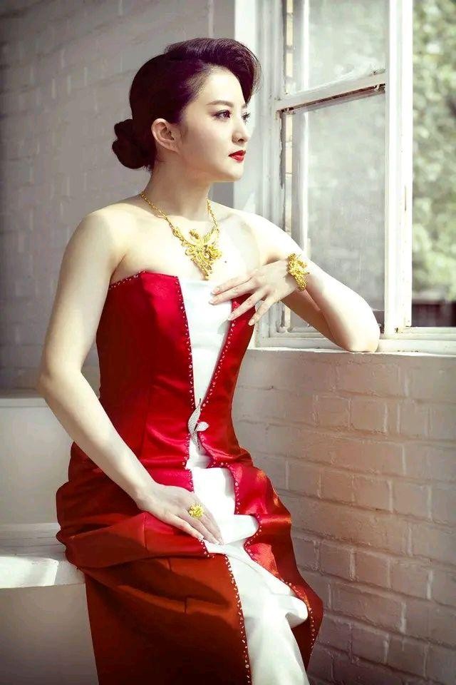 “国民闺女”金铭，9岁红遍全国、18岁考上北大，如今怎么样了？