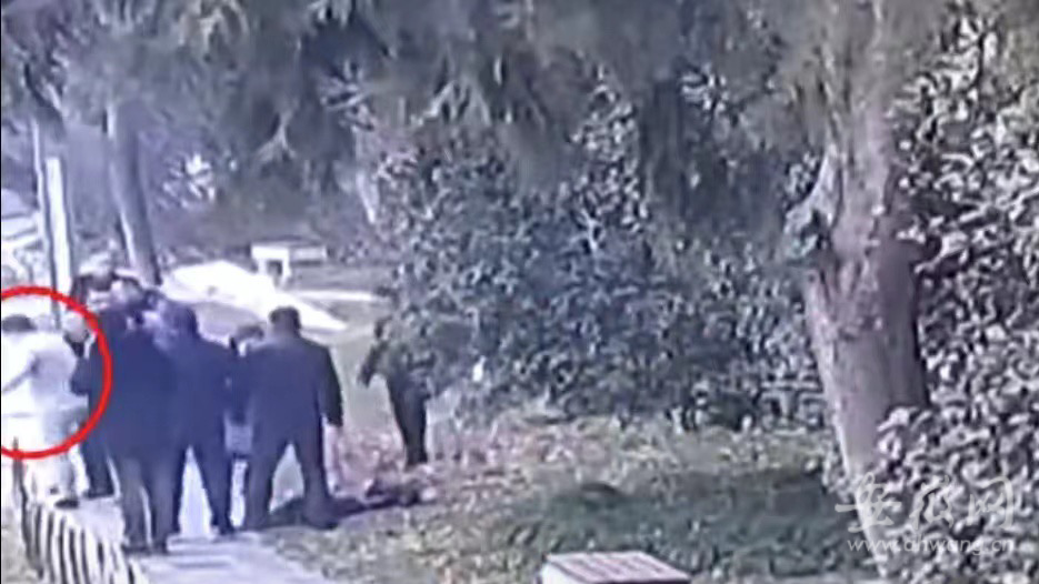 合肥一女子跳河轻生 路过男子跳入冰水救人