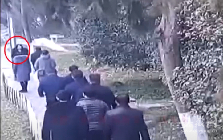 合肥一女子跳河轻生 路过男子跳入冰水救人