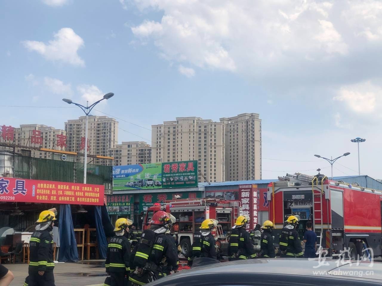 合肥周谷堆建材家具批发市场发生火灾 不少库存货物被烧